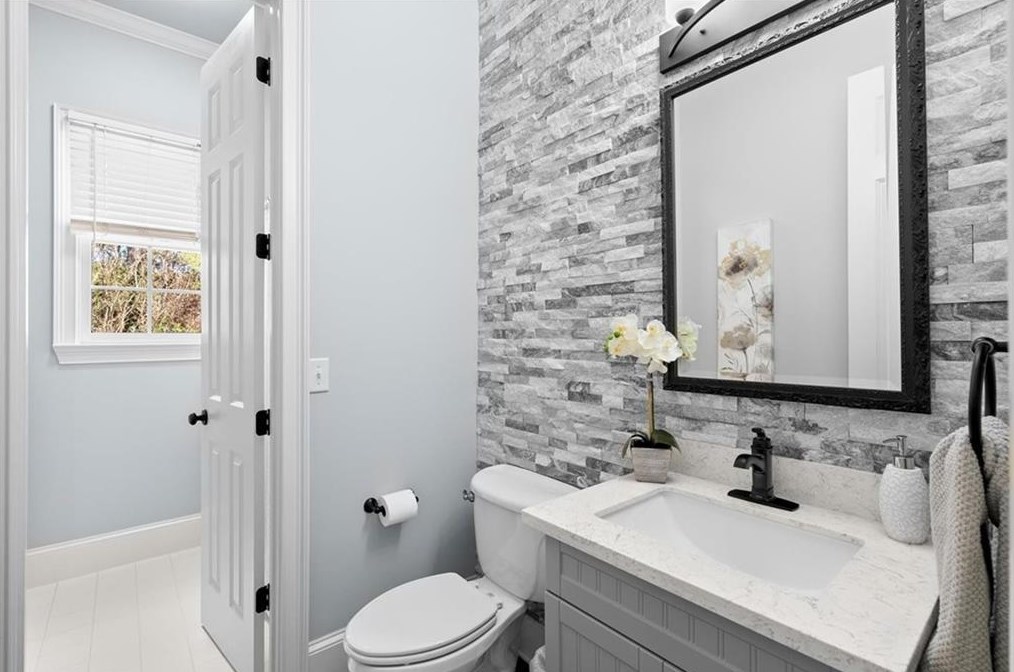 1065 Lake Shore Overlook, Alpharetta GA  30005-6983 exterior