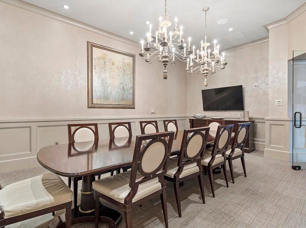 2277 Peachtree Rd, Atlanta GA  30309-1168 exterior