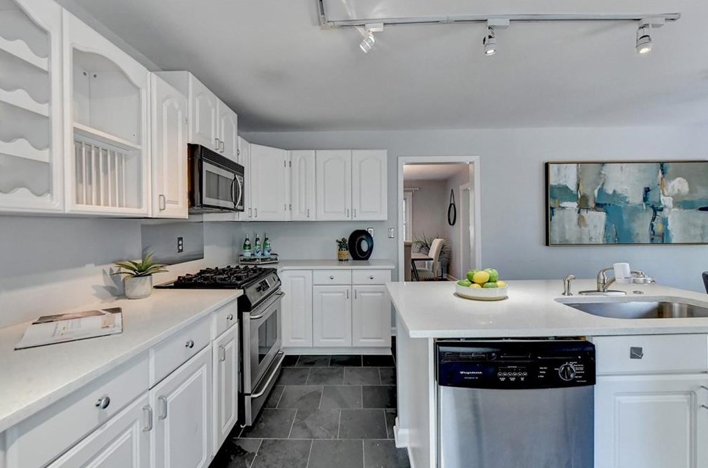 1139 Vis Trl, Atlanta GA 30324-4528 exterior