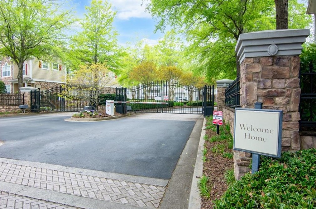 613 Sandringham Dr, Alpharetta GA 30004-4972 exterior