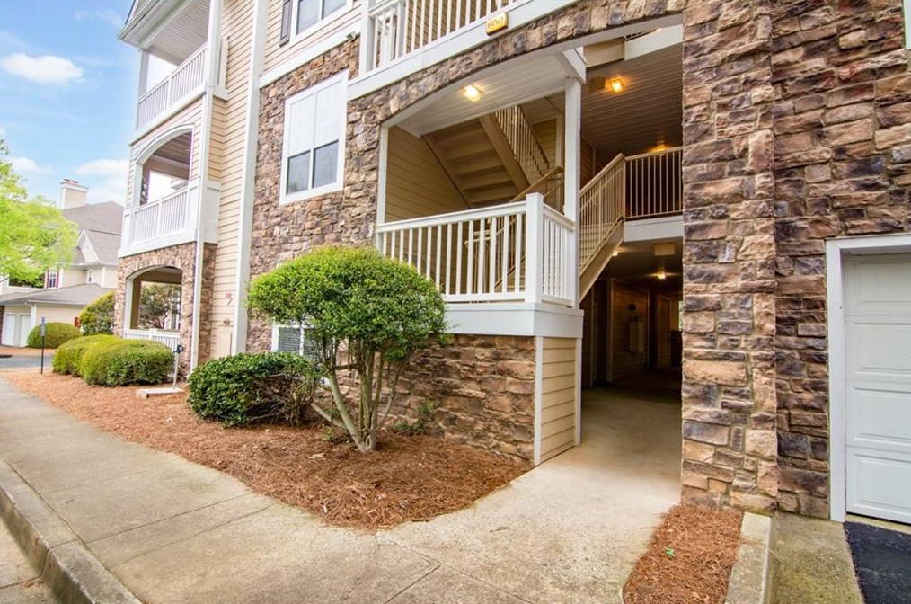 613 Sandringham Dr, Alpharetta GA 30004-4972 exterior