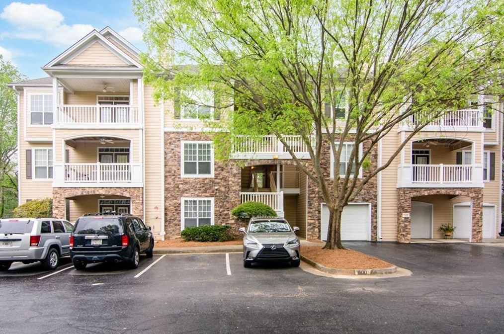 613 Sandringham Dr, Alpharetta GA 30004-4972 exterior