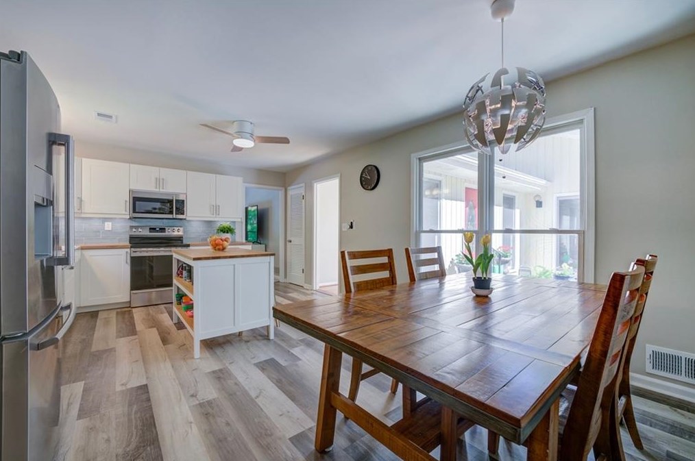 11350 Cranwood Cv, Roswell GA  30075-2469 exterior