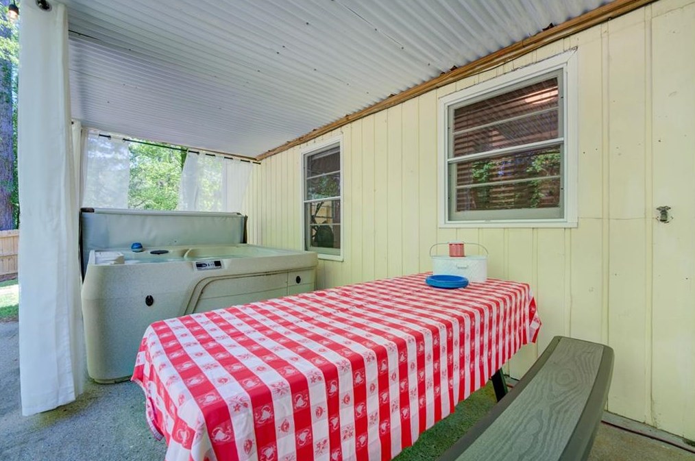 11350 Cranwood Cv, Roswell GA  30075-2469 exterior