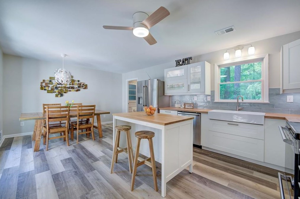 11350 Cranwood Cv, Roswell GA  30075-2469 exterior