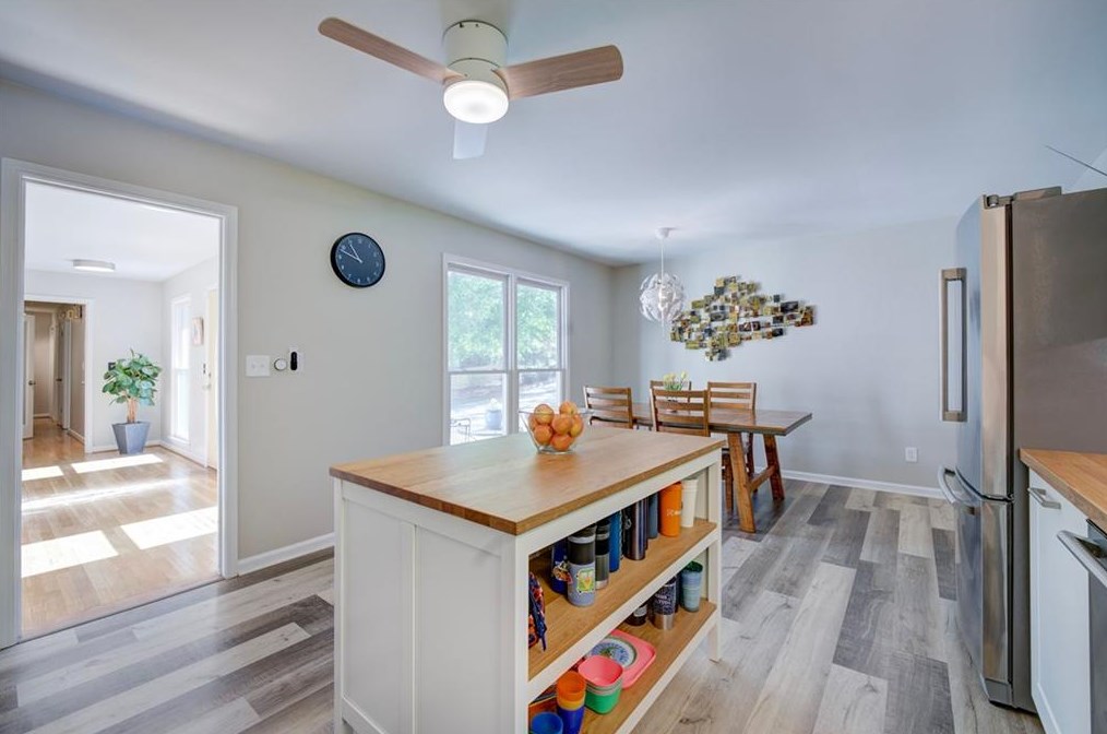 11350 Cranwood Cv, Roswell GA  30075-2469 exterior
