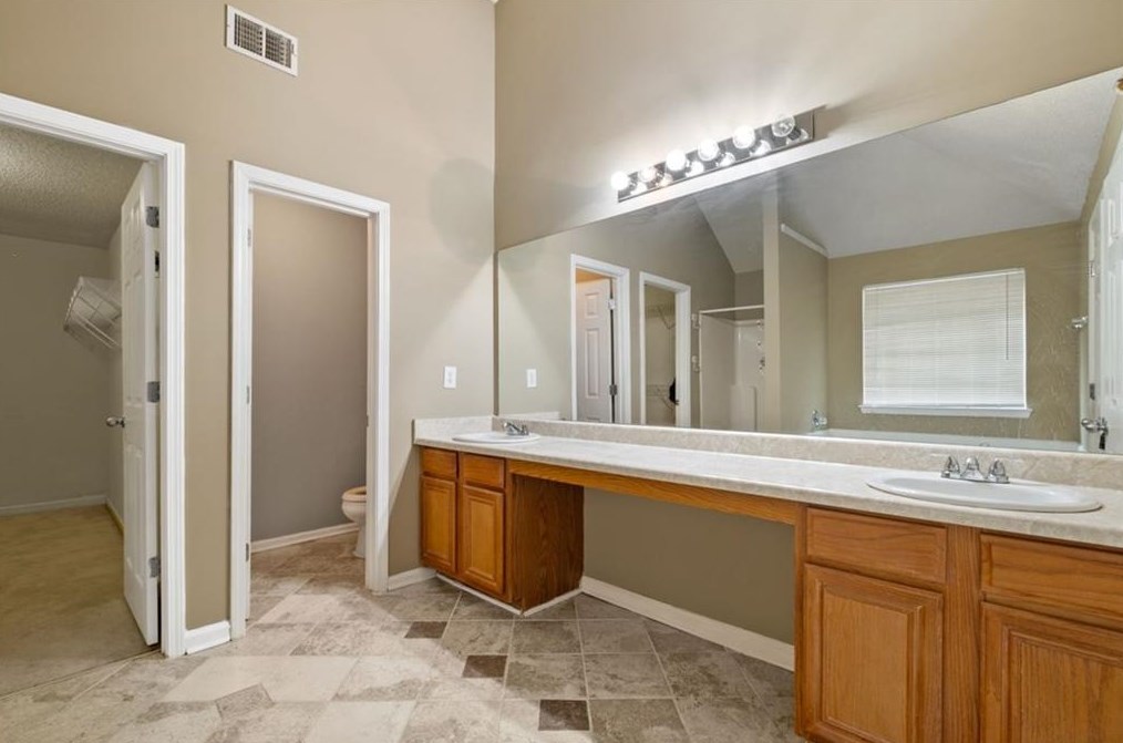 3526 Oakshire Way, Atlanta GA  30354-3629 exterior