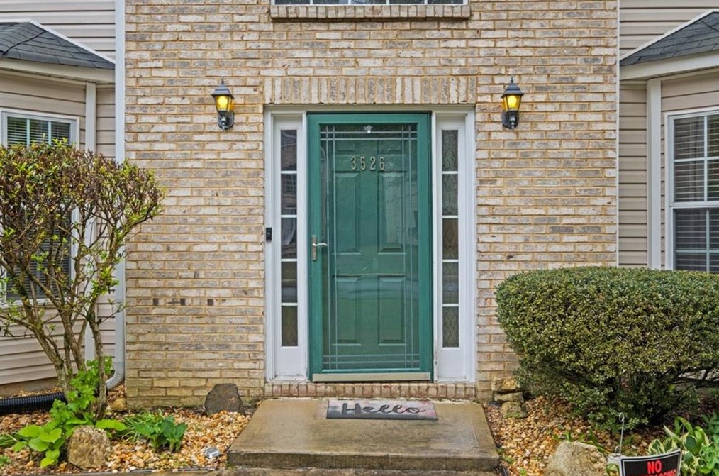 3526 Oakshire Way, Atlanta GA  30354-3629 exterior