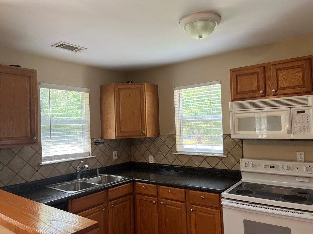 306 66th St, Savannah GA  31405-5315 exterior