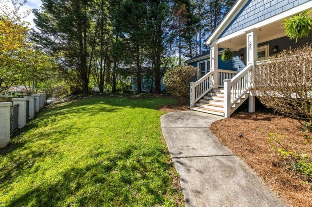 20 Walthall St, Atlanta GA  30307-2623 exterior