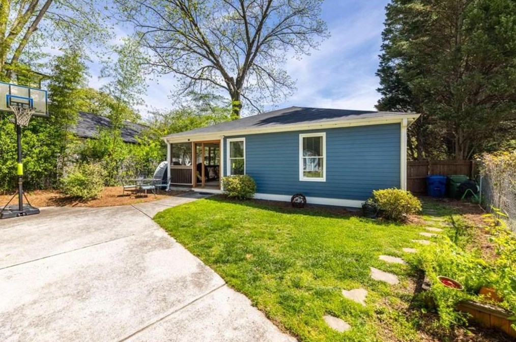 20 Walthall St, Atlanta GA  30307-2623 exterior