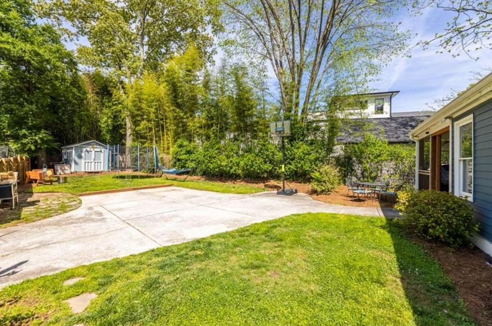 20 Walthall St, Atlanta GA  30307-2623 exterior