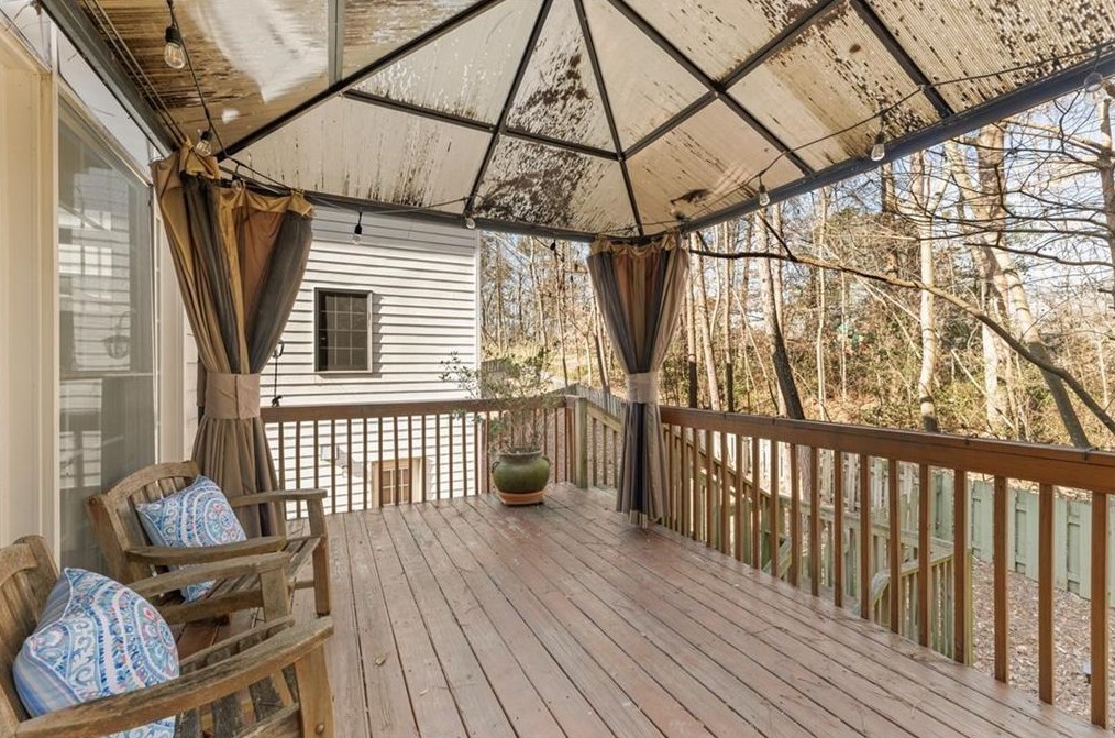 996 Pitts Rd, Atlanta GA  30350-4999 exterior