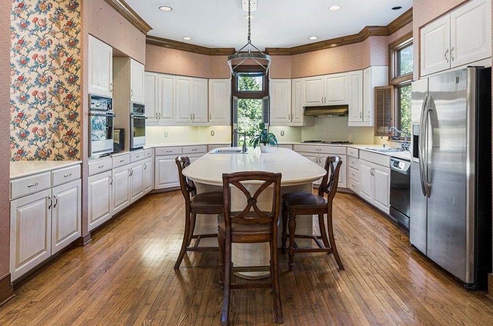 100 Wilderbluff Ct, Atlanta GA  30328-1147 exterior