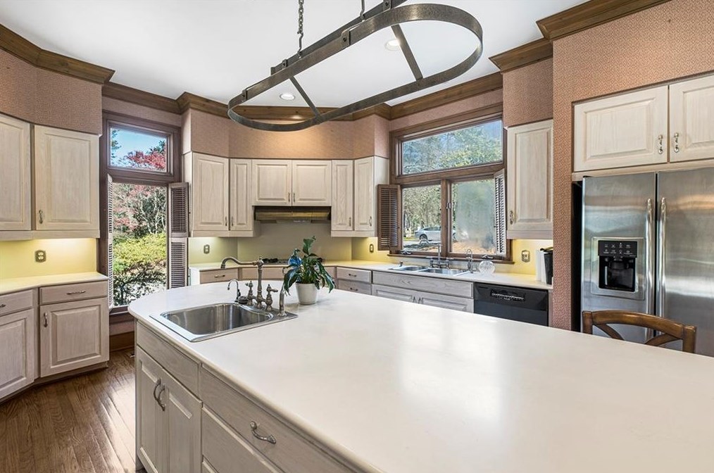 100 Wilderbluff Ct, Atlanta GA  30328-1147 exterior