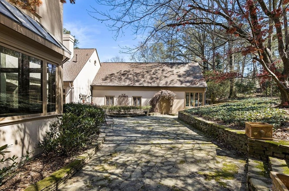 100 Wilderbluff Ct, Atlanta GA  30328-1147 exterior