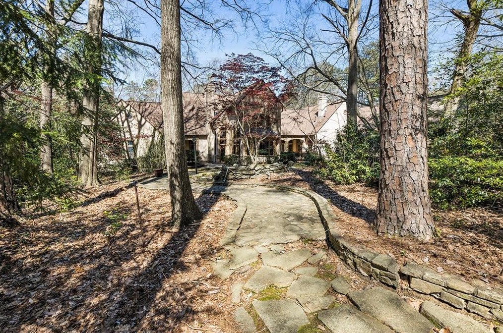 100 Wilderbluff Ct, Atlanta GA  30328-1147 exterior