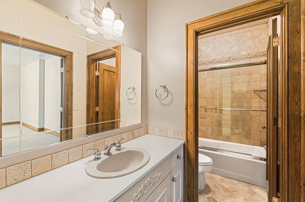 100 Wilderbluff Ct, Atlanta GA  30328-1147 exterior