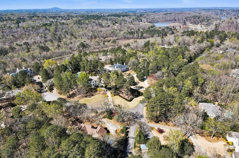 100 Wilderbluff Ct, Atlanta GA  30328-1147 exterior