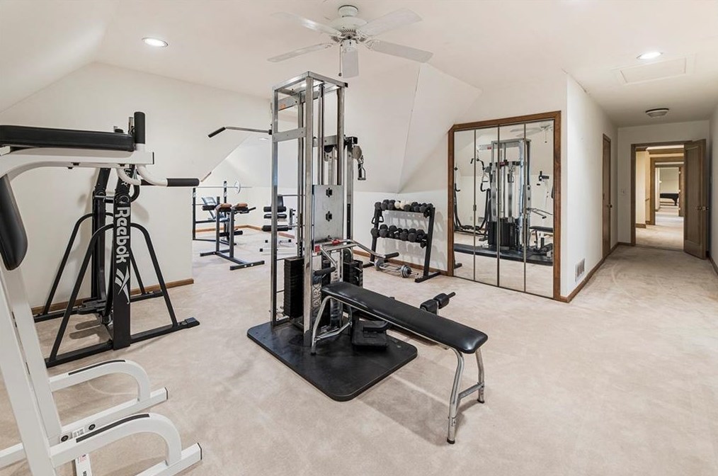 100 Wilderbluff Ct, Atlanta GA  30328-1147 exterior