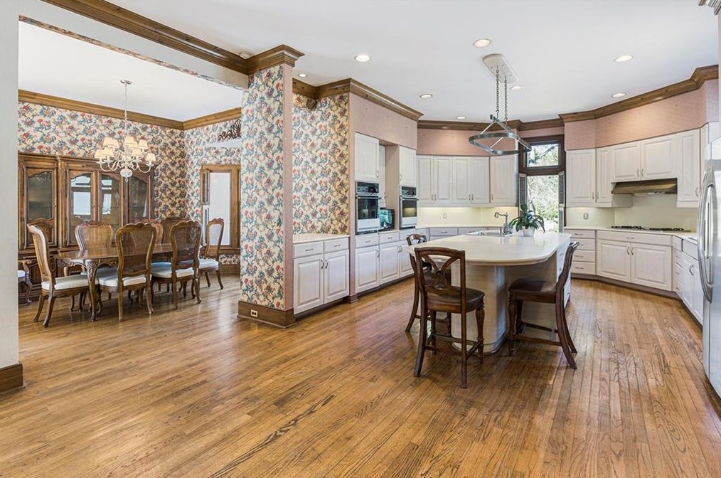 100 Wilderbluff Ct, Atlanta GA  30328-1147 exterior