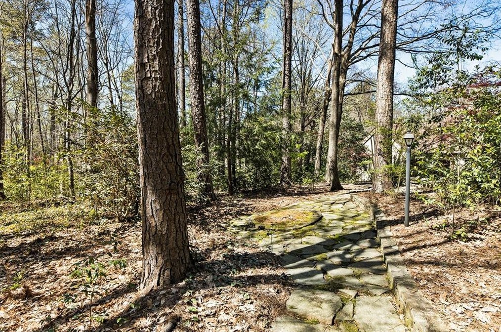 100 Wilderbluff Ct, Atlanta GA  30328-1147 exterior