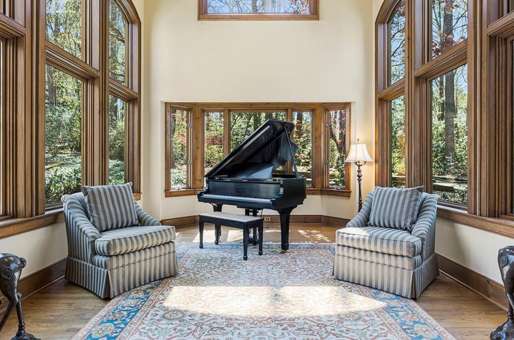 100 Wilderbluff Ct, Atlanta GA  30328-1147 exterior