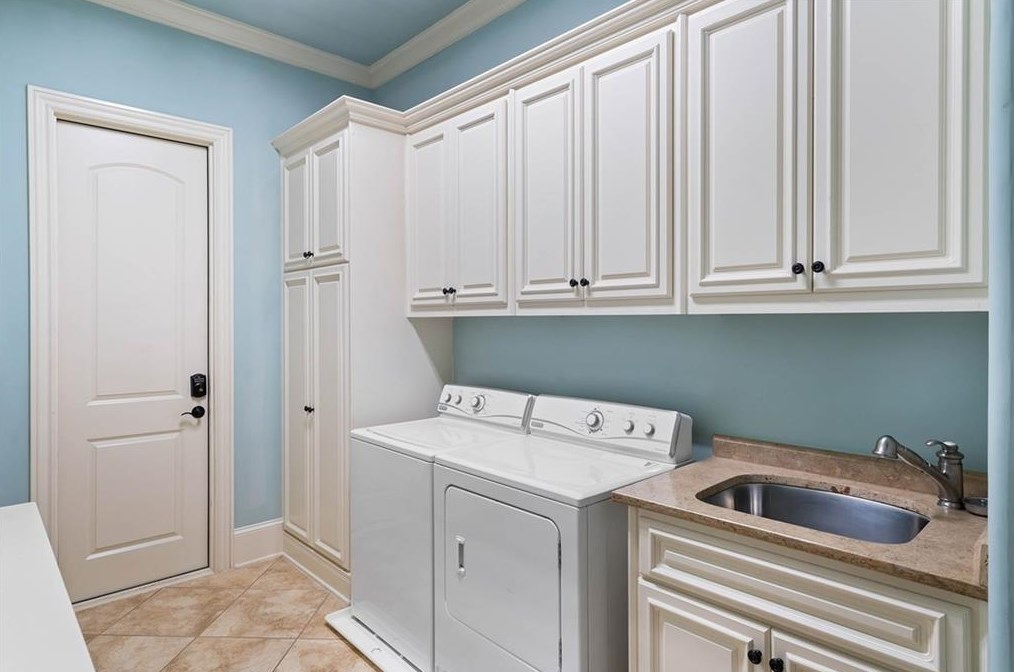 5790 Winterthur Ln, Atlanta GA  30328-4624 exterior