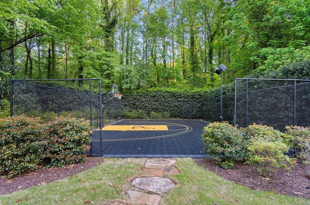 5790 Winterthur Ln, Atlanta GA  30328-4624 exterior