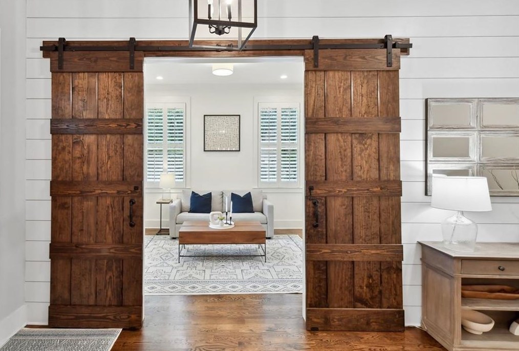 408 Woodhaven Dr, Decatur GA  30030-1648 exterior