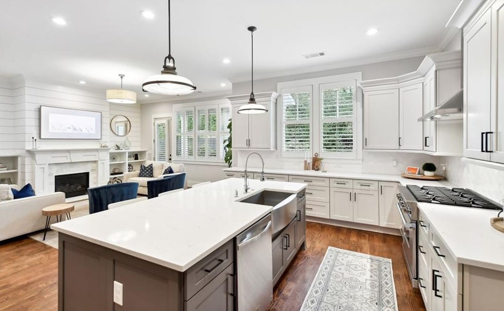 408 Woodhaven Dr, Decatur GA  30030-1648 exterior