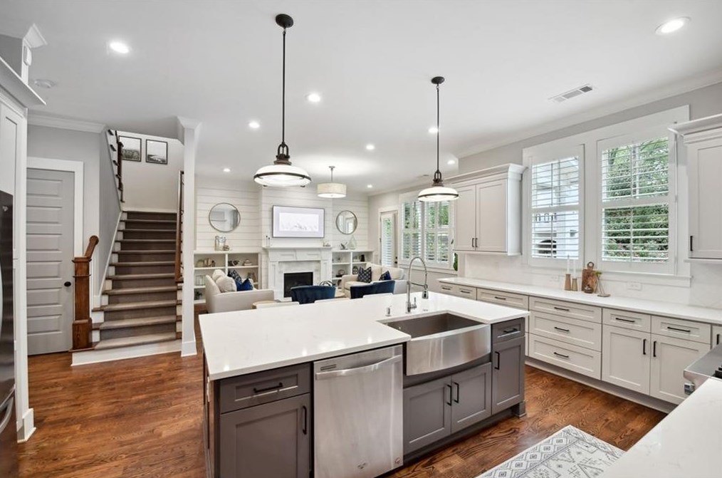 408 Woodhaven Dr, Decatur GA  30030-1648 exterior