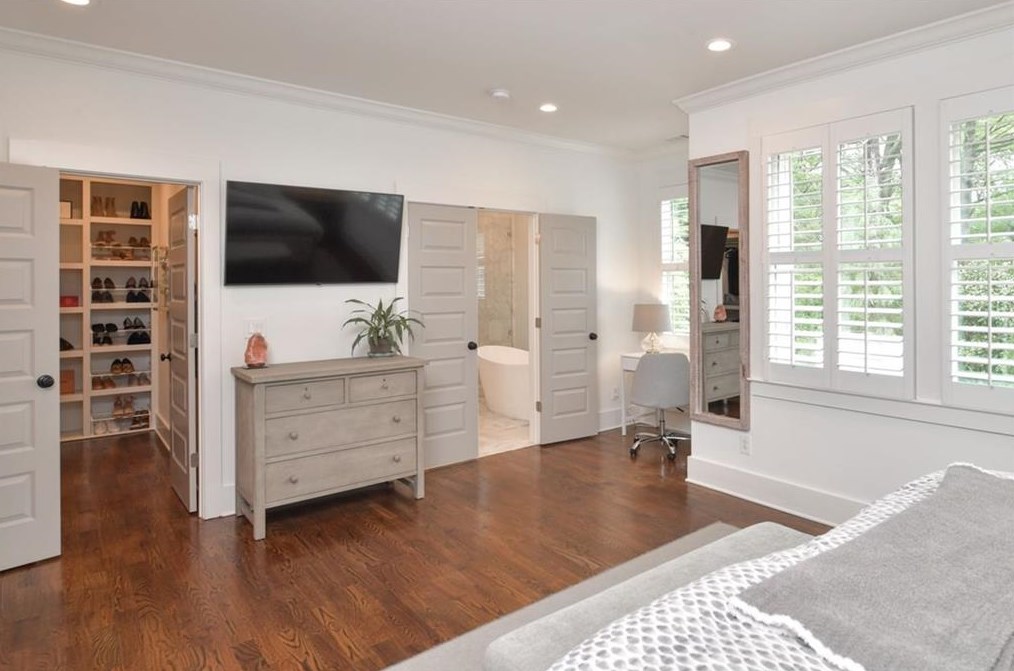 408 Woodhaven Dr, Decatur GA  30030-1648 exterior