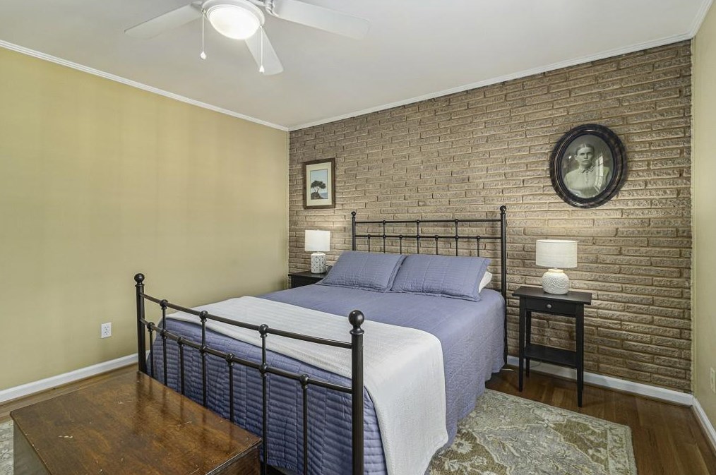 17 Sycamore Sq, Decatur GA  30030-1952 exterior