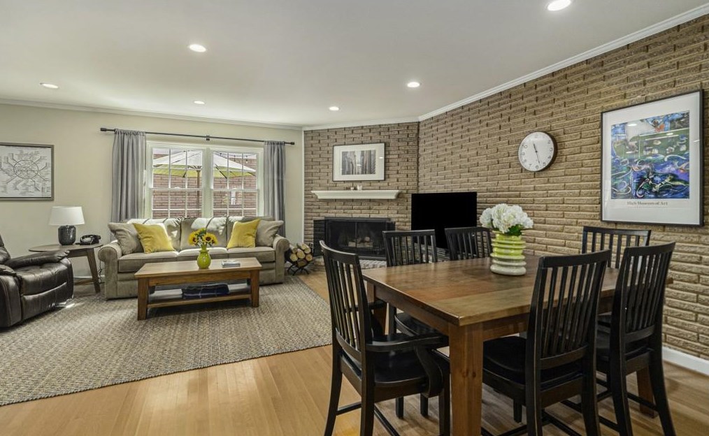 17 Sycamore Sq, Decatur GA  30030-1952 exterior