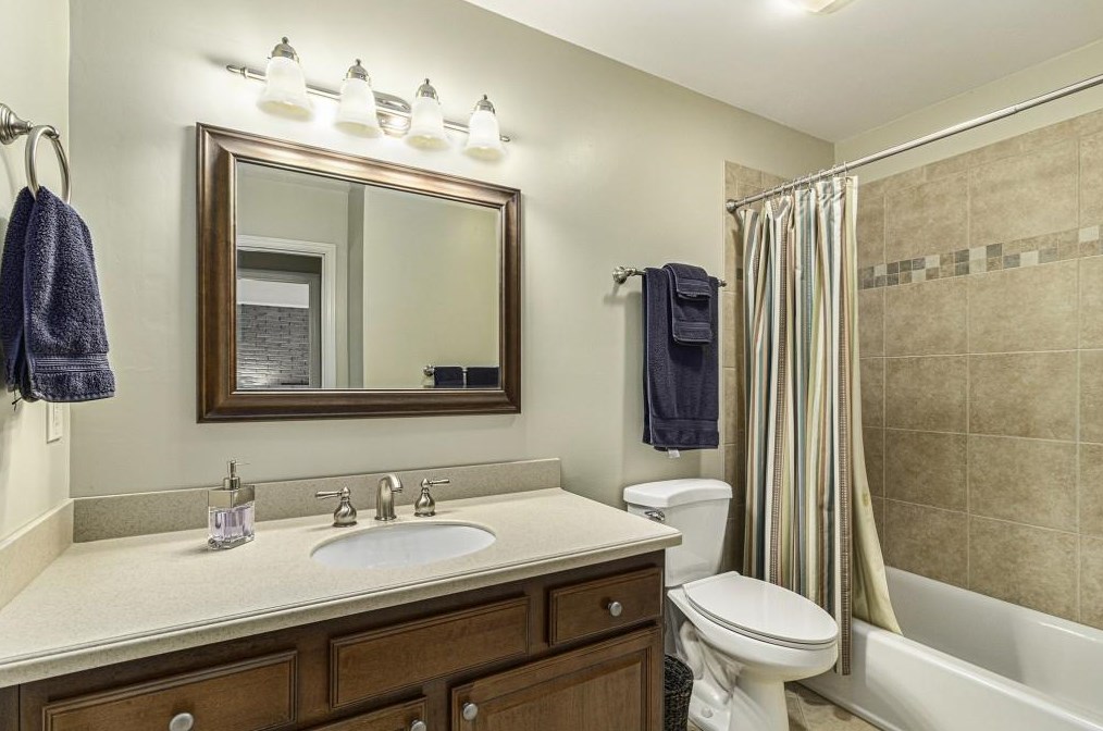 17 Sycamore Sq, Decatur GA  30030-1952 exterior