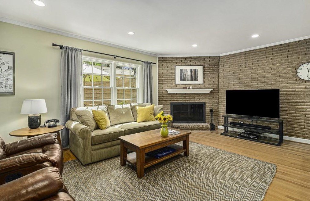 17 Sycamore Sq, Decatur GA  30030-1952 exterior