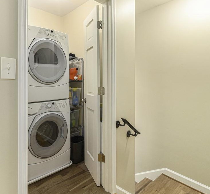 17 Sycamore Sq, Decatur GA  30030-1952 exterior