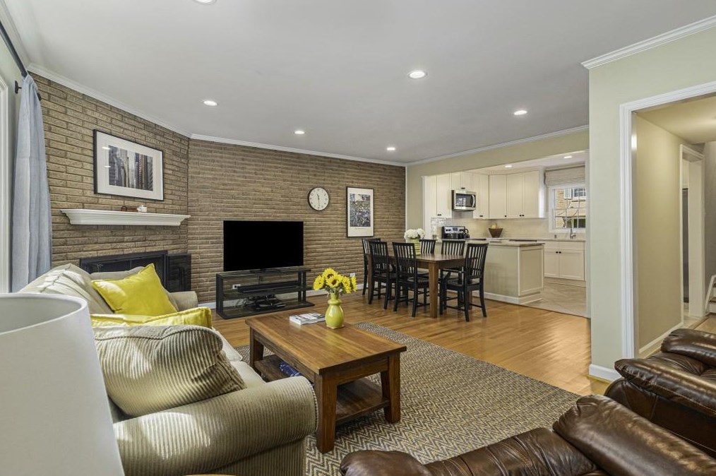 17 Sycamore Sq, Decatur GA  30030-1952 exterior