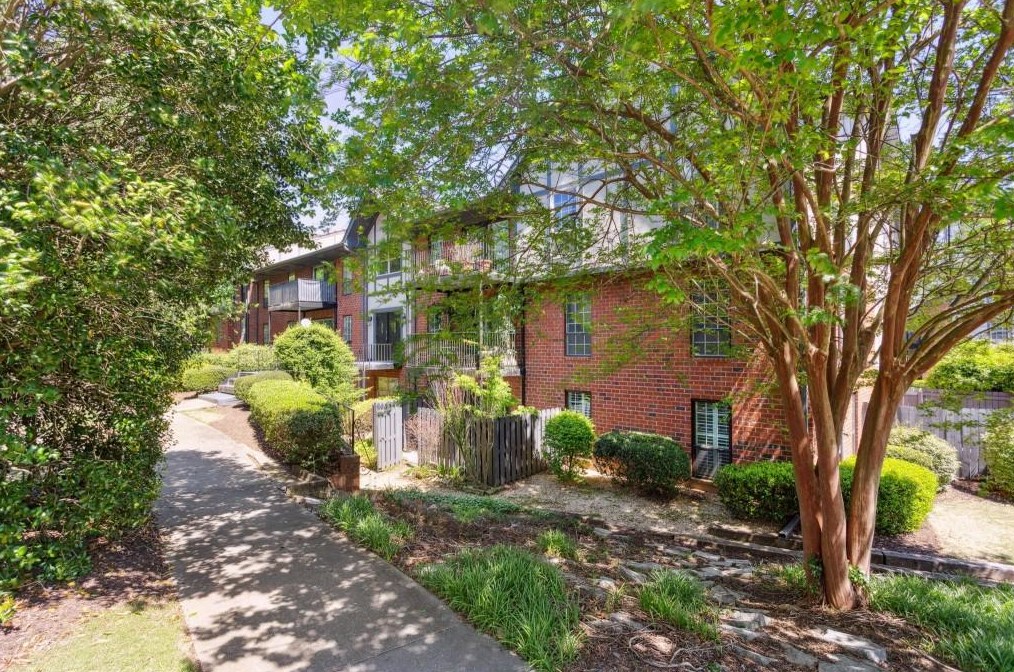6851 Roswell Rd, Atlanta GA  30328-2401 exterior