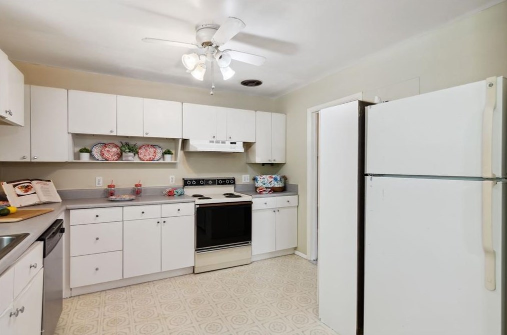 3879 Water Oak Way, Atlanta GA  30340-2535 exterior