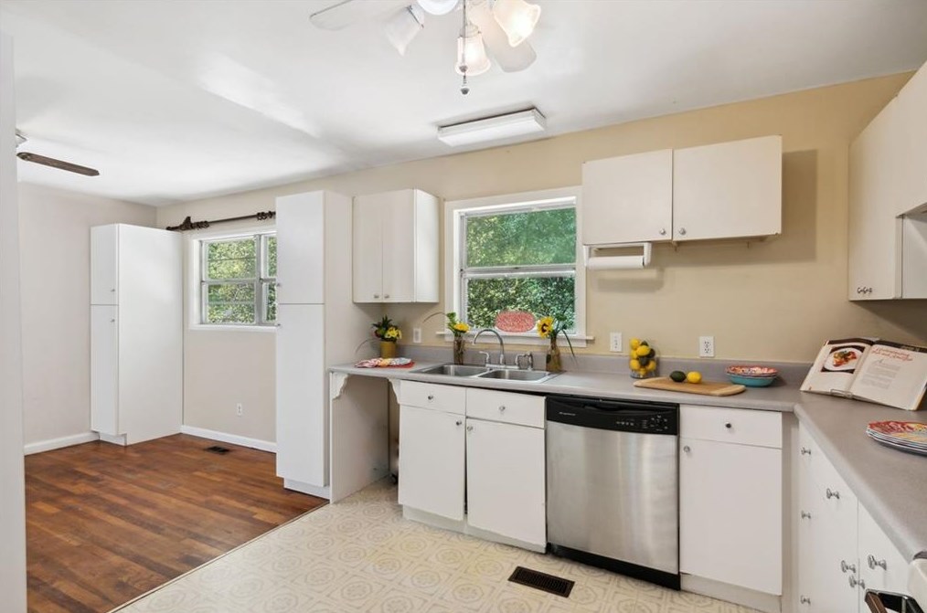 3879 Water Oak Way, Atlanta GA  30340-2535 exterior