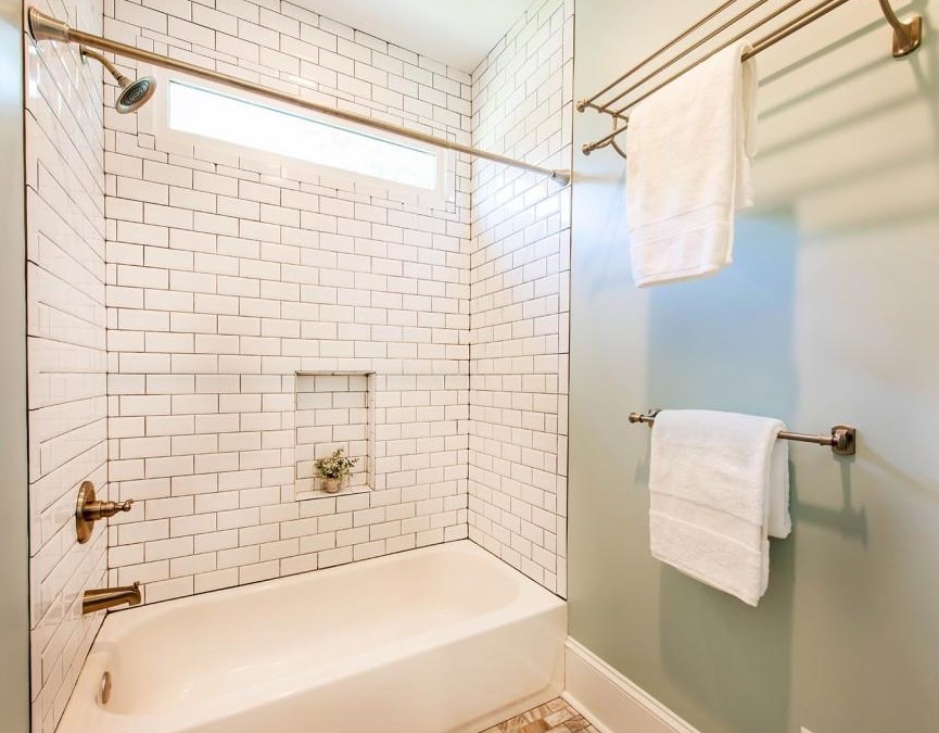 1403 Oldfield Rd, Decatur GA  30030-4554 exterior