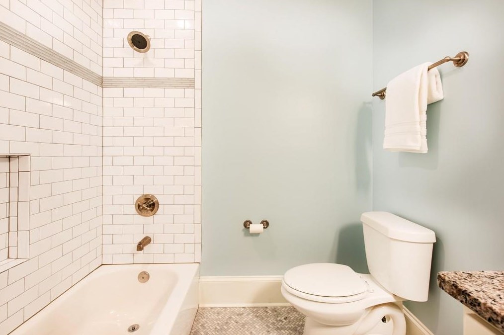 1403 Oldfield Rd, Decatur GA  30030-4554 exterior