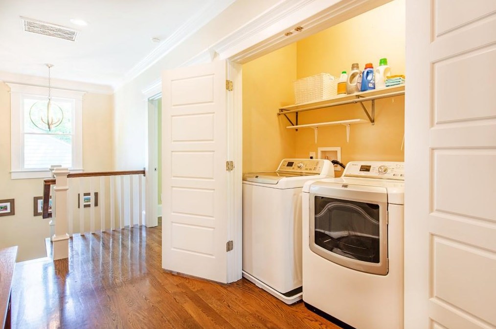 1403 Oldfield Rd, Decatur GA  30030-4554 exterior