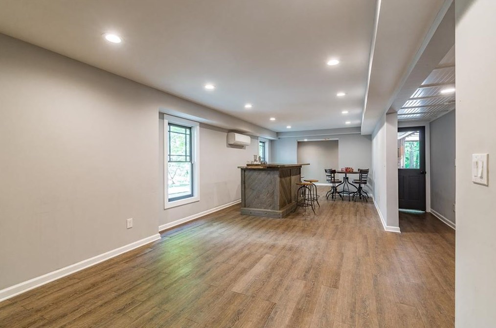 2149 Oakview Rd, Atlanta GA  30317-2637 exterior