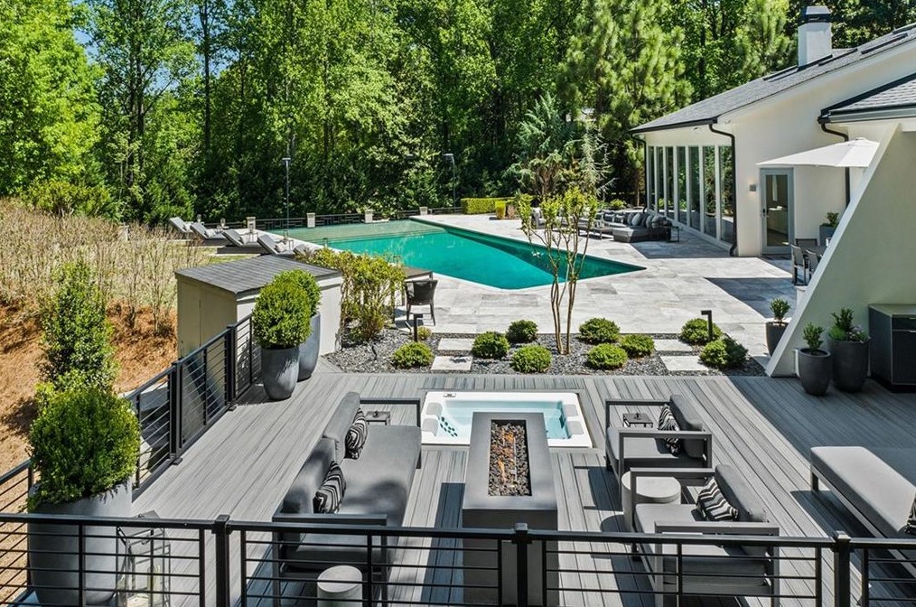 3620 Ridgewood Rd, Atlanta GA  30327-2422 exterior