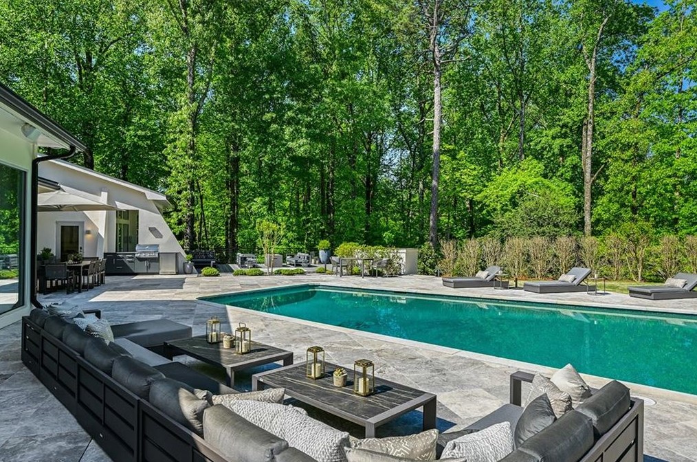 3620 Ridgewood Rd, Atlanta GA  30327-2422 exterior
