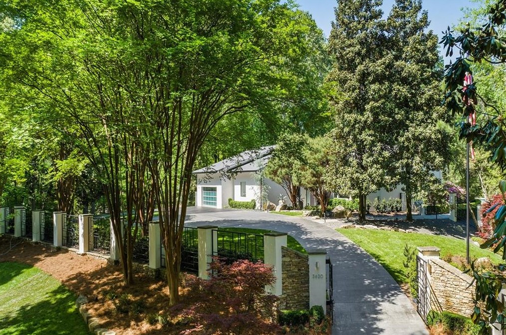 3620 Ridgewood Rd, Atlanta GA  30327-2422 exterior