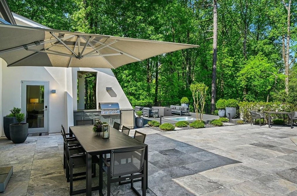 3620 Ridgewood Rd, Atlanta GA  30327-2422 exterior
